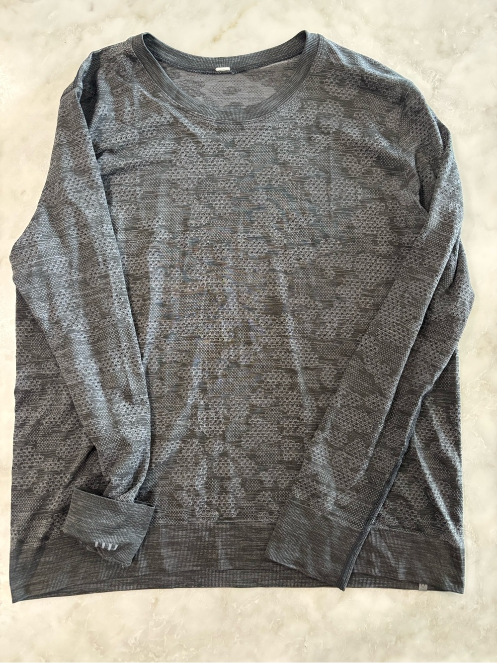 lululemon athletica Heather Gray Long‎ Sleeve Knit Top Geometric Texture Size 8